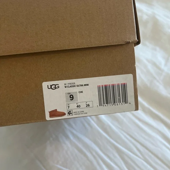 UGG Classic Ultra Mini Boots - Picture 7 of 7